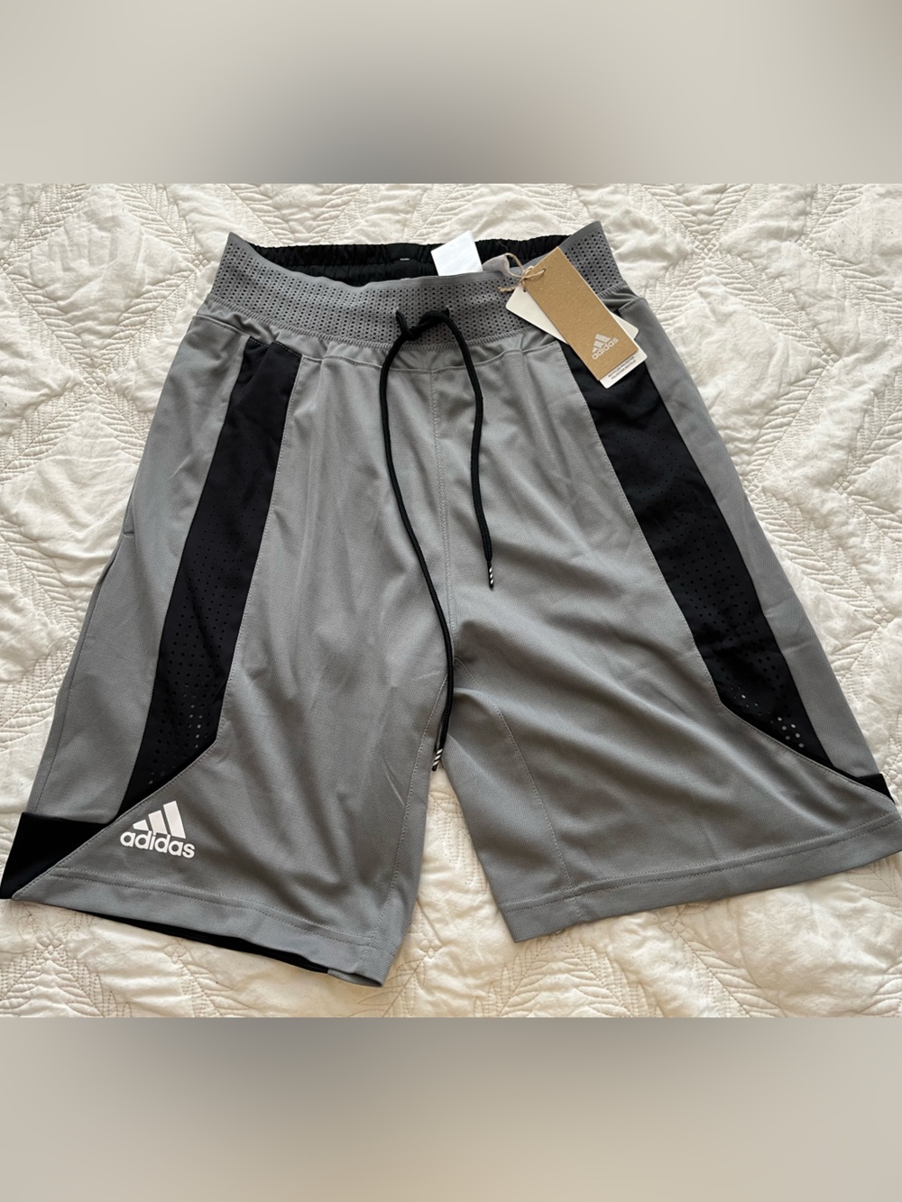 Nike Boys basketball shorts-Size medium